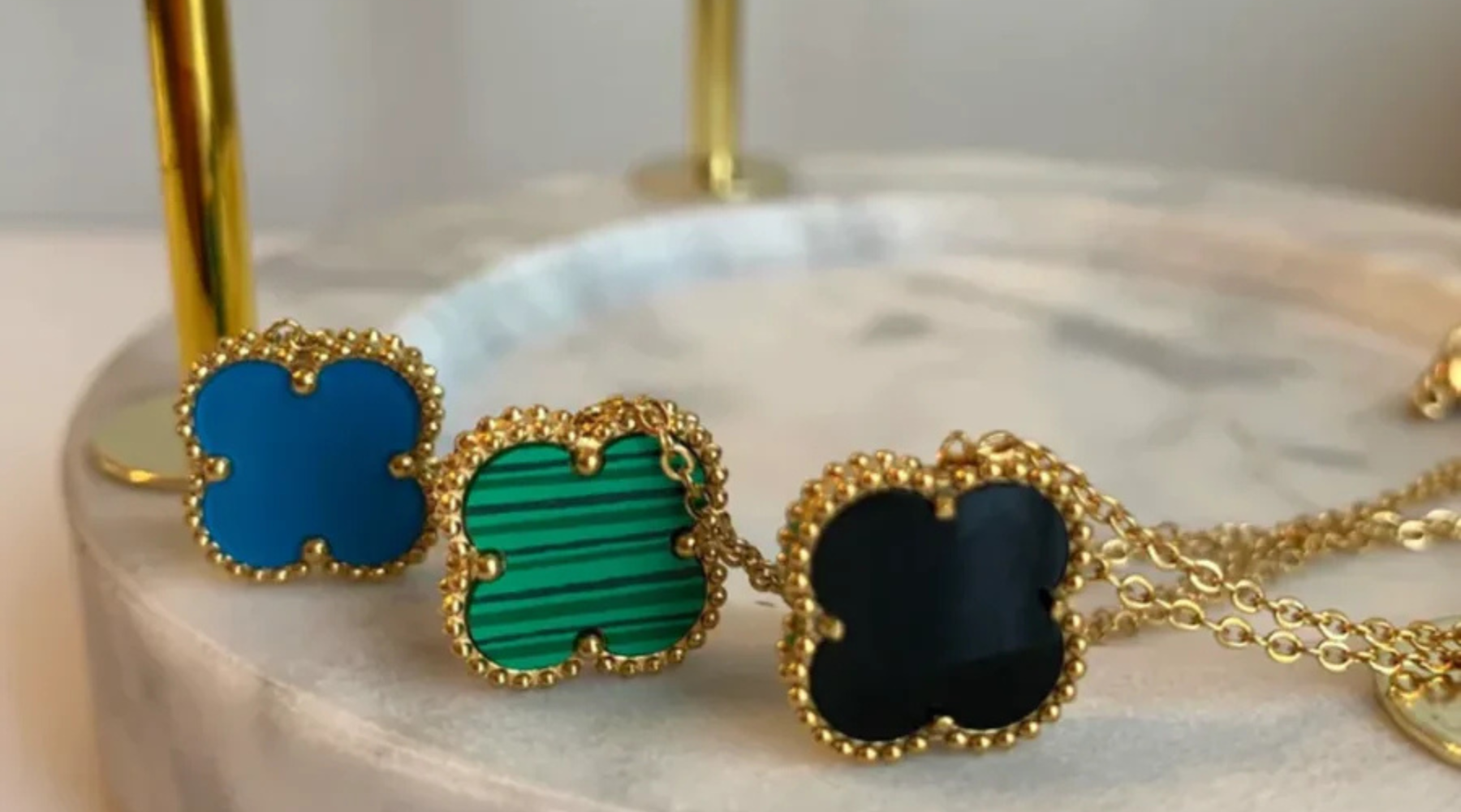 5 Ways to Wear a Women’s Clover Necklace with Style